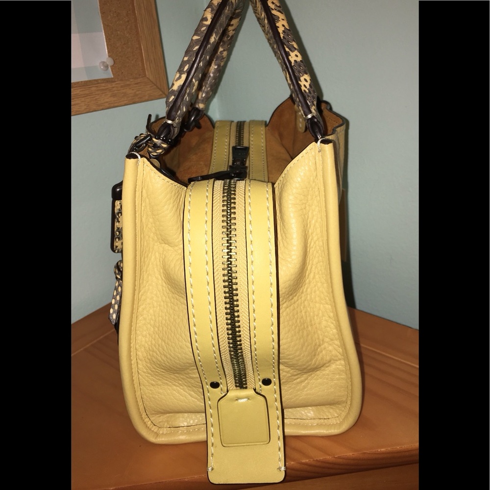⭐️⭐️2X HP⭐️⭐️ NWT 💯 Authentic Coach Rogue 25 w/ Snakeskin Handles - Picture 8 of 16